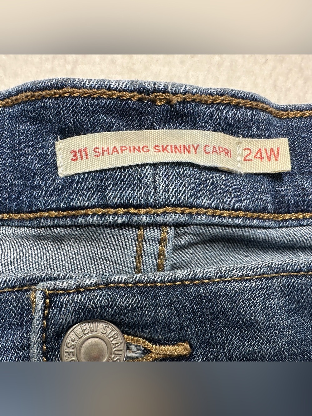 Levi’s 311 Shaping Skinny Capri Jeans Women’s 24W Plus Size Stretch Denim - Picture 2 of 5